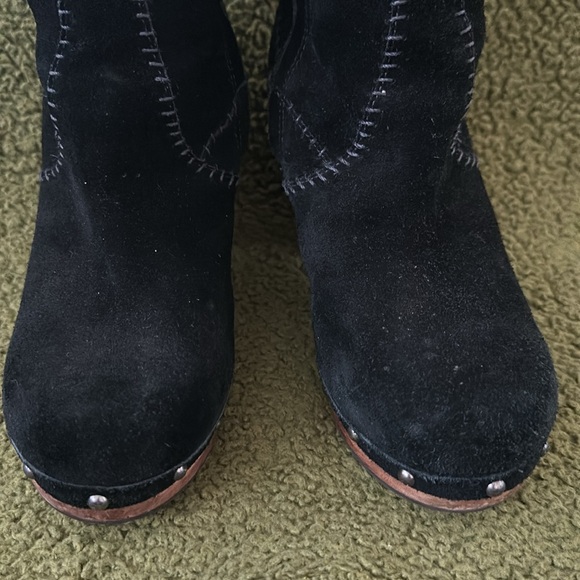 Ugg heeled and clog type knee high boots with real sherpa lining with zipperr - Picture 7 of 8